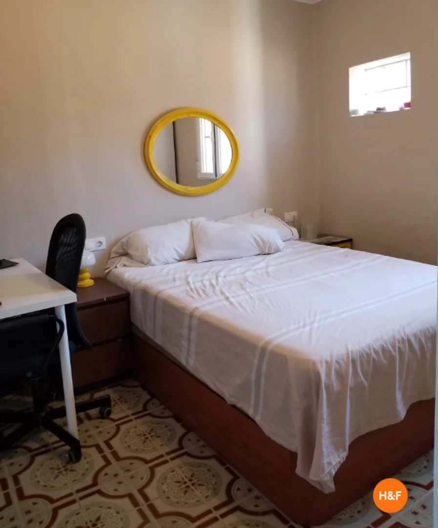 Habitación en apartamento estudiantil en alquiler en , completamente amueblado