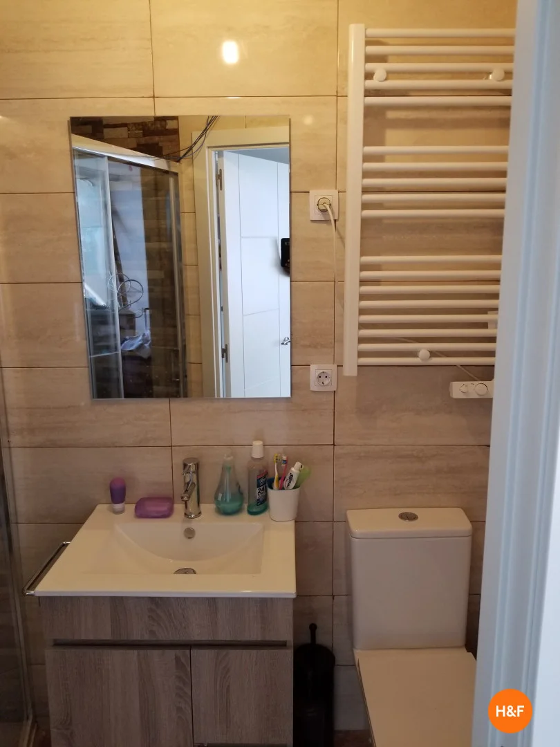 Habitación en apartamento estudiantil en alquiler en , completamente amueblado