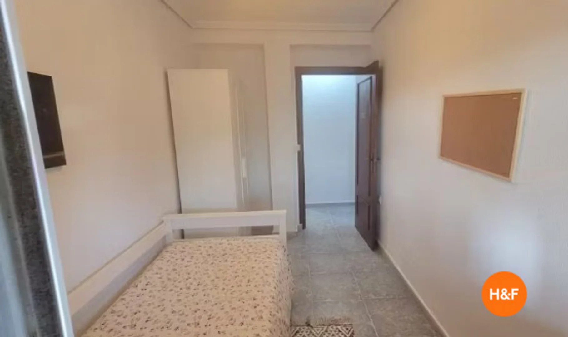Camera per studenti economica vicino al campus a 