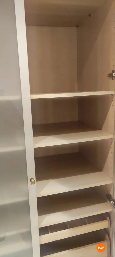 Quarto acolhedor para estudantes disponível em