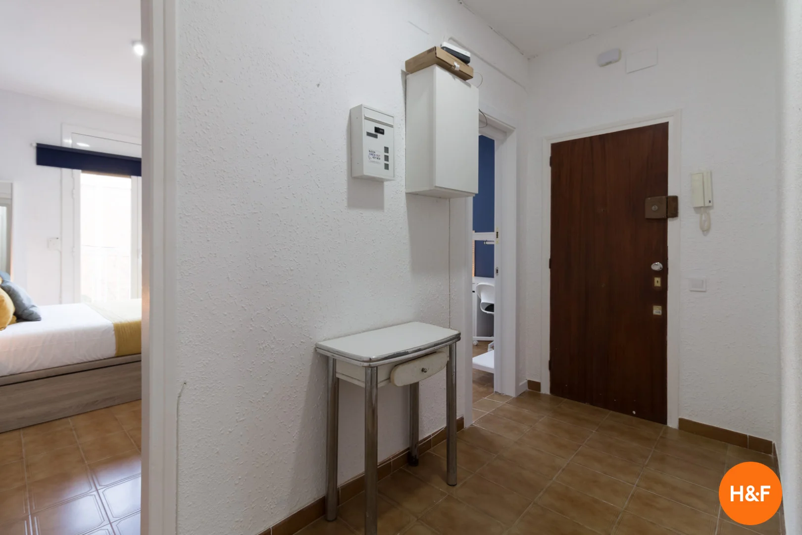 Quarto de estudante económico perto do campus em 