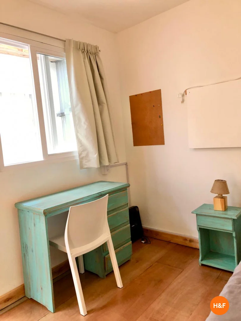Chambre conviviale pour les étudiants dans  avec des équipements modernes