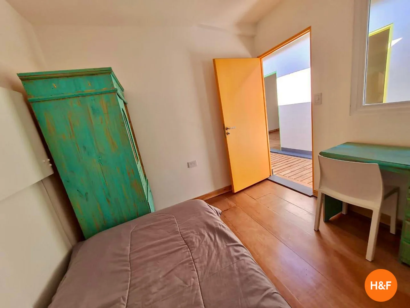 Chambre confortable pour étudiants disponible dans 