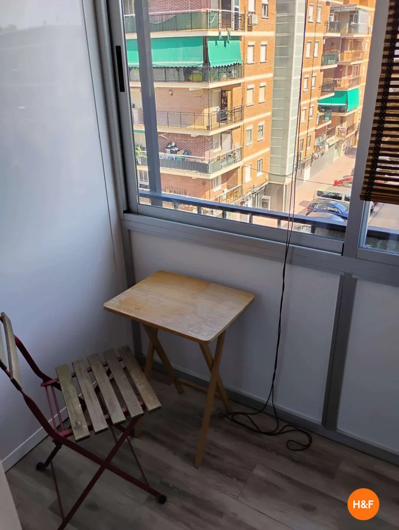 Student-friendly room in with modern amenities