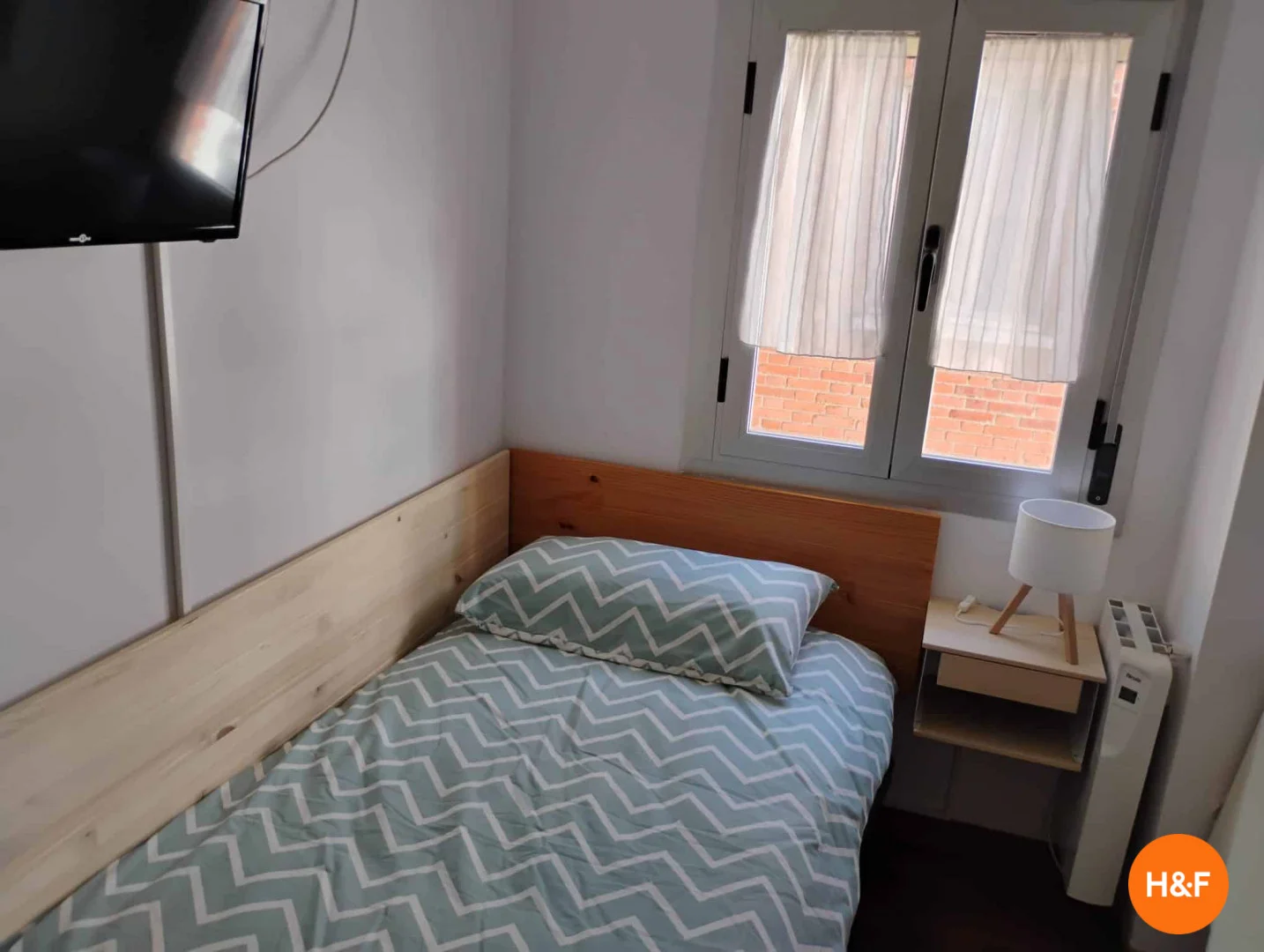 Quarto de estudante económico perto do campus em