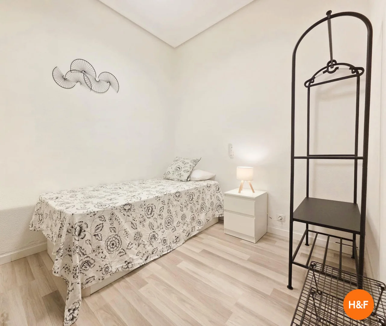 Habitación estudiantil amplia y cómoda en 