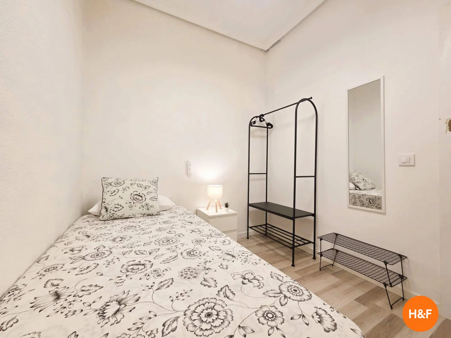 Habitación para estudiantes en  con área de estudio y facilidades compartidas