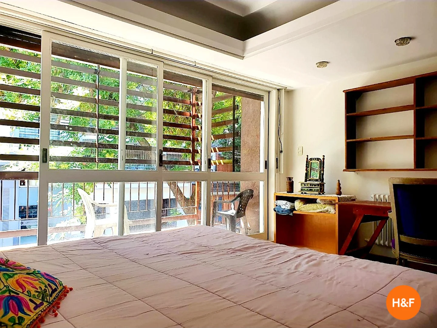Cozy room for students available in