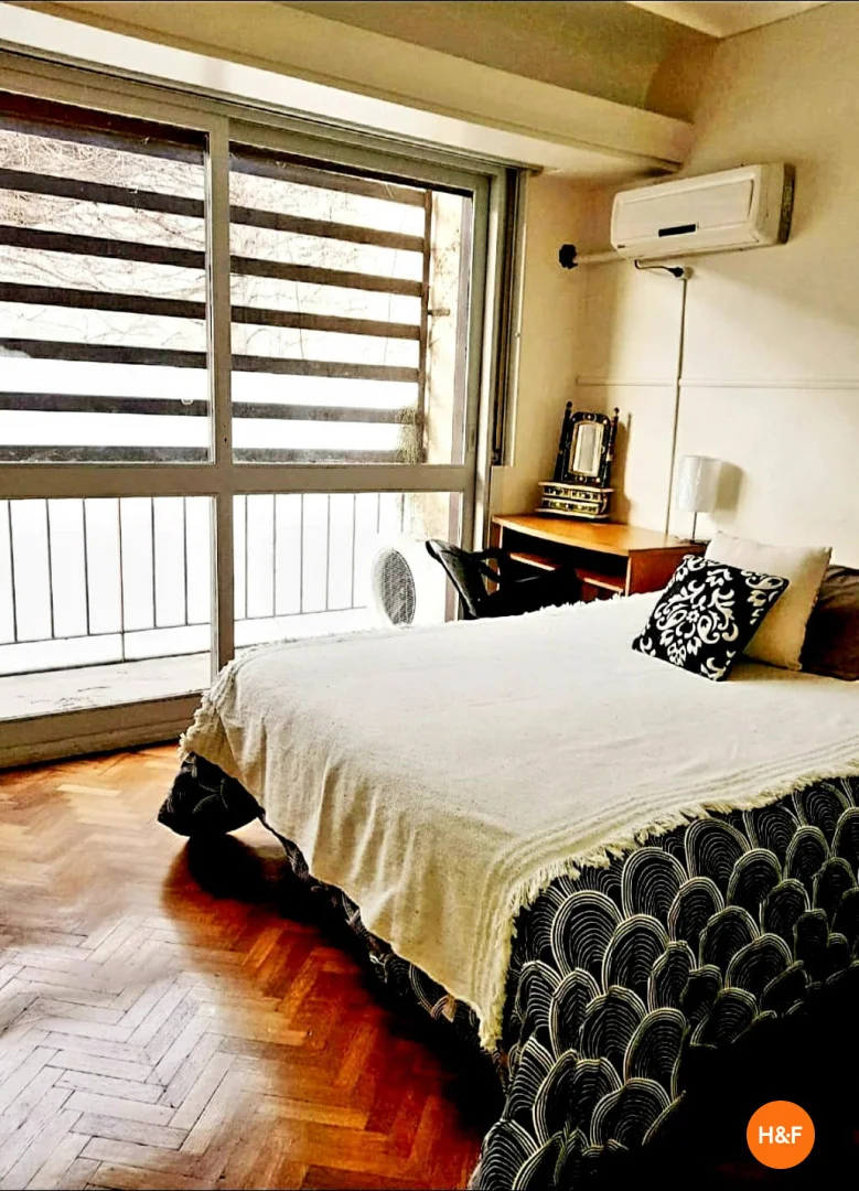 Habitación estudiantil amplia y cómoda en 
