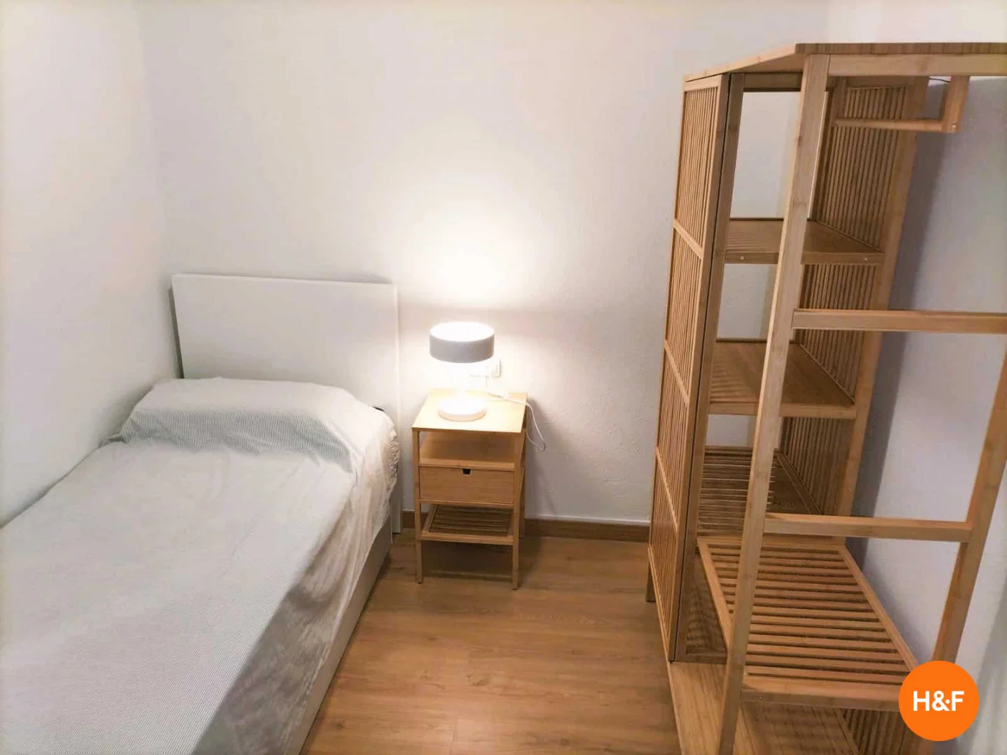 Cozy room for students available in 