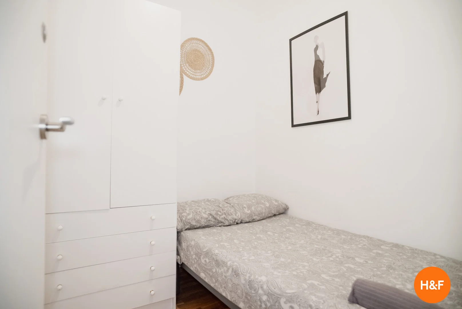 Quarto acolhedor para estudantes disponível em 