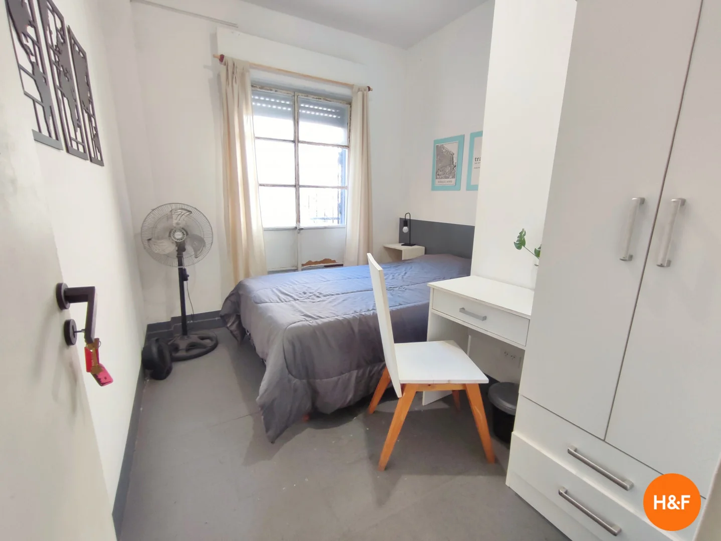 Room for rent in student apartment in , fully furnished