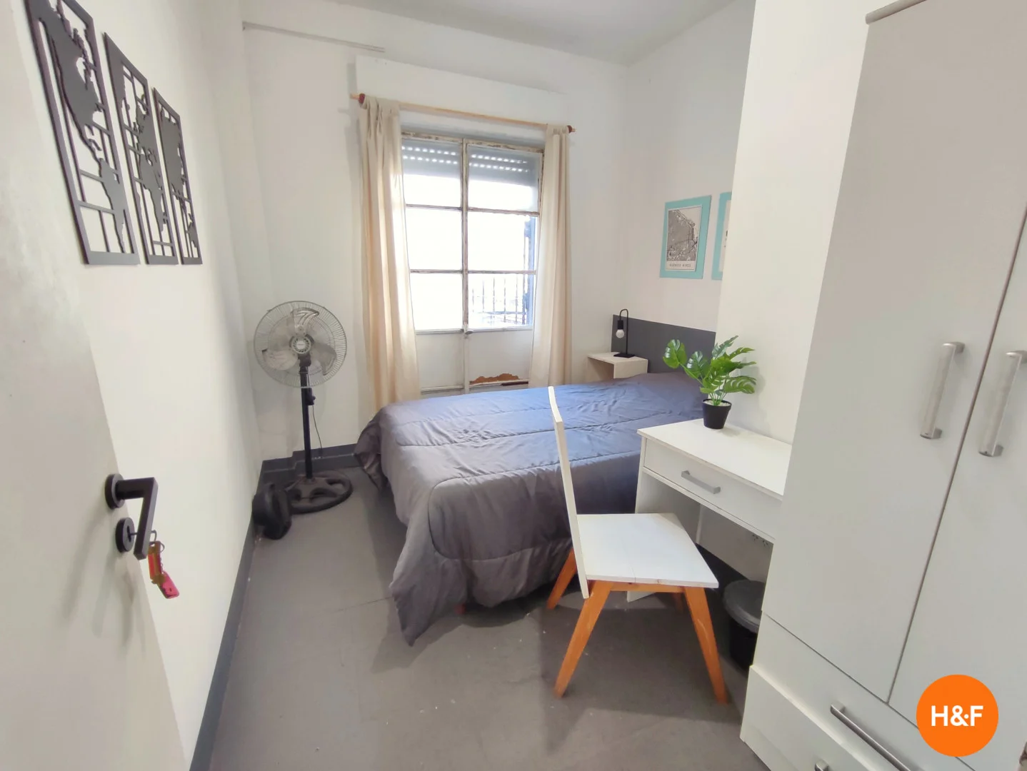 Economical student room with convenient location in 