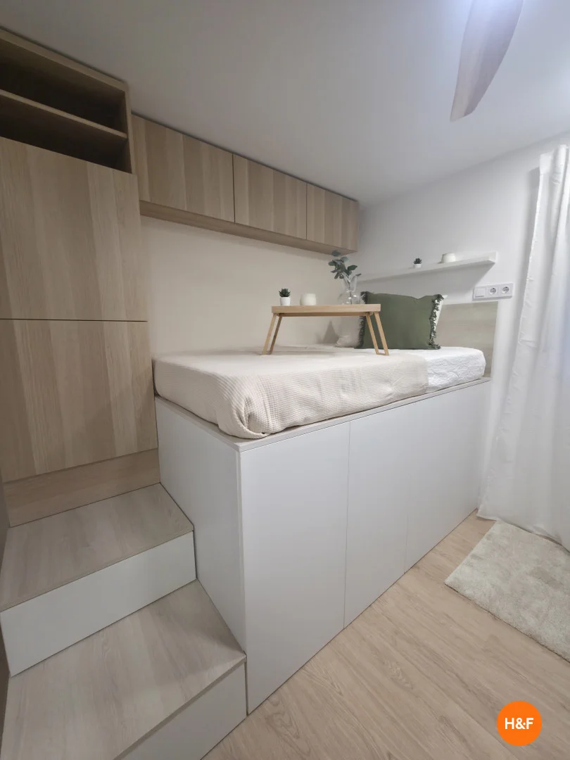 Comfortable and spacious student room in 
