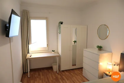 Özel oda konumu Carrer del Rosselló, 35, Eixample, 08029 Barcelona, España, 1 10 görüntüsü