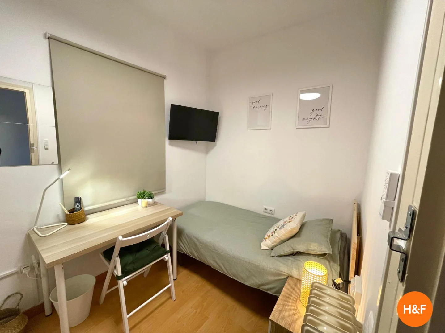 Funktionelles Studentenzimmer perfekt zum Studieren in 