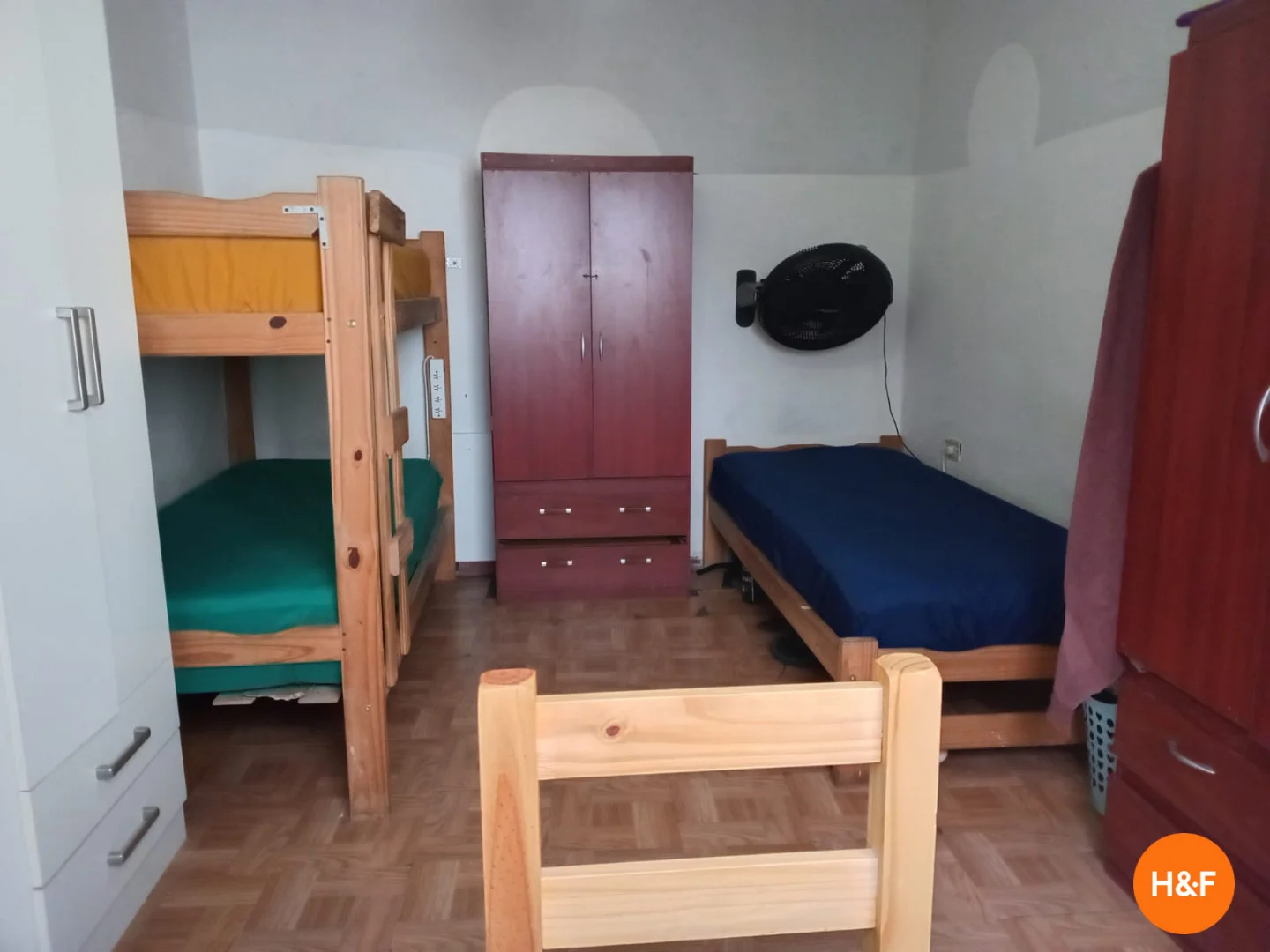 Camera per studenti in  con area studio e servizi in comune