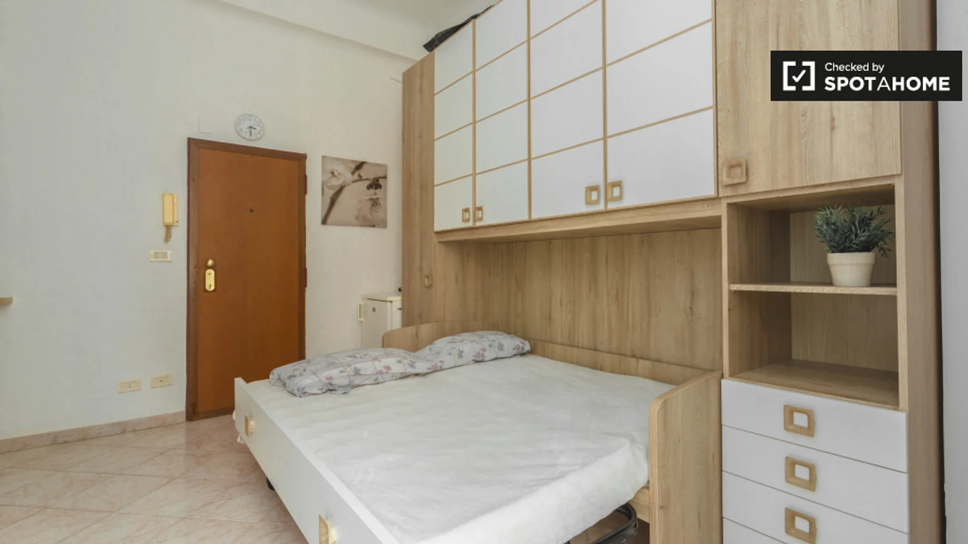 Cómodo estudio para vivir como estudiante en 