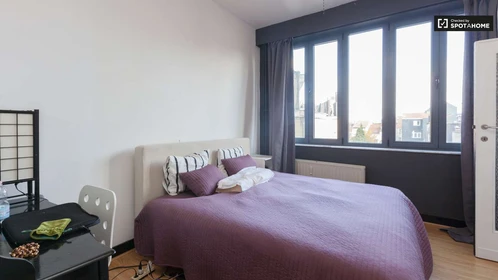 Room for rent with double bed Schaerbeek