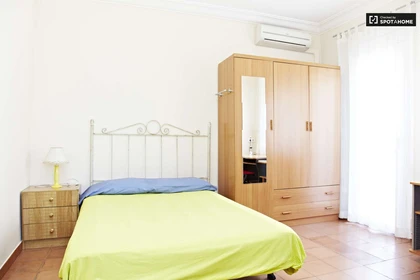 Habitación en alquiler con cama doble Barcelona