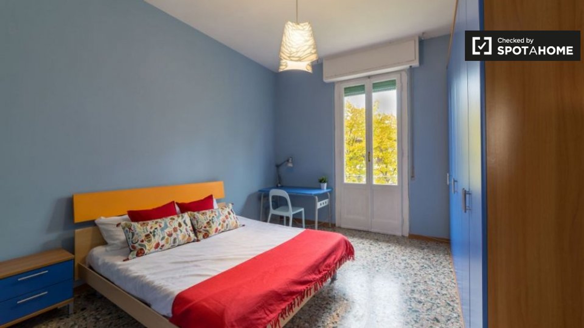 Quarto para alugar num apartamento partilhado em Florença