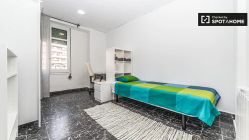 Stanza privata in Gran Vía de Ramón y Cajal, immagine 16 di 19