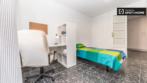 Privatzimmer in der Gran Vía de Ramón y Cajal, bild 17 von 19