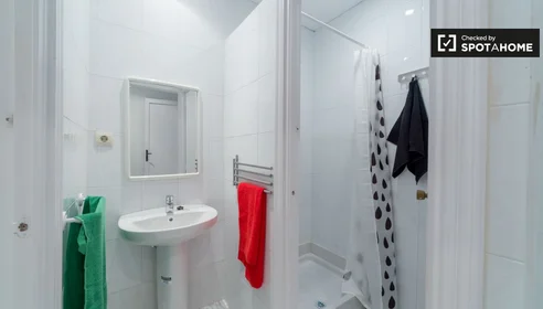 Quarto privado em Gran Vía de Ramón y Cajal, imagem 15 de 19