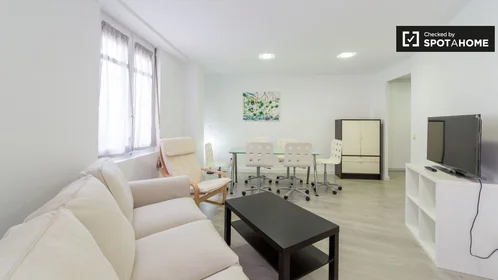 Quarto privado em Gran Vía de Ramón y Cajal, imagem 6 de 19