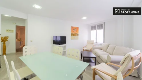 Quarto privado em Gran Vía de Ramón y Cajal, imagem 7 de 19