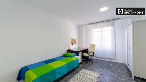 Quarto privado em Gran Vía de Ramón y Cajal, imagem 8 de 19