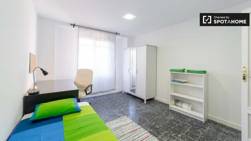 Quarto privado em Gran Vía de Ramón y Cajal, imagem 10 de 19