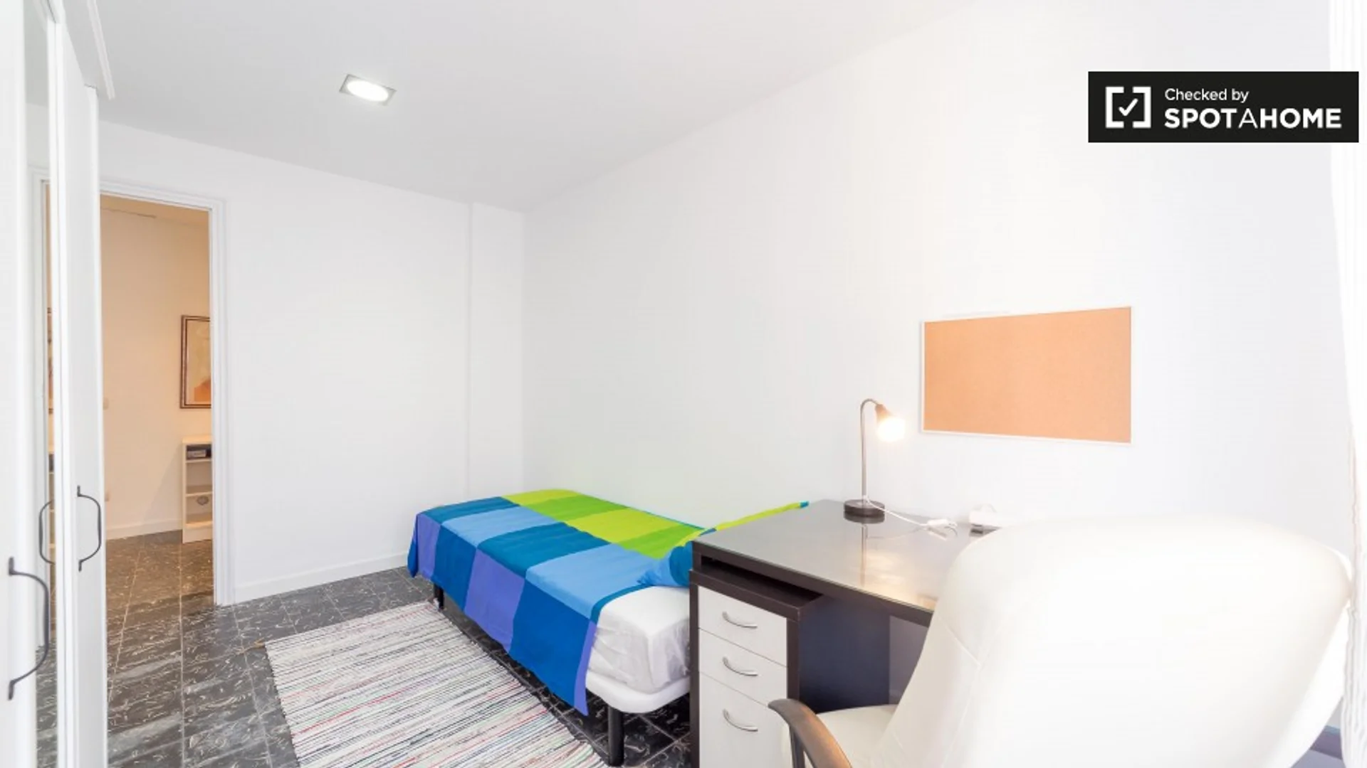 Ekonomiczny pokój studencki z dogodną lokalizacją w 