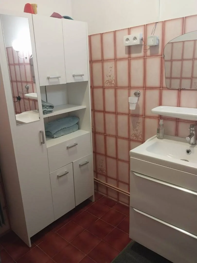 Quarto de estudante económico com localização conveniente em 