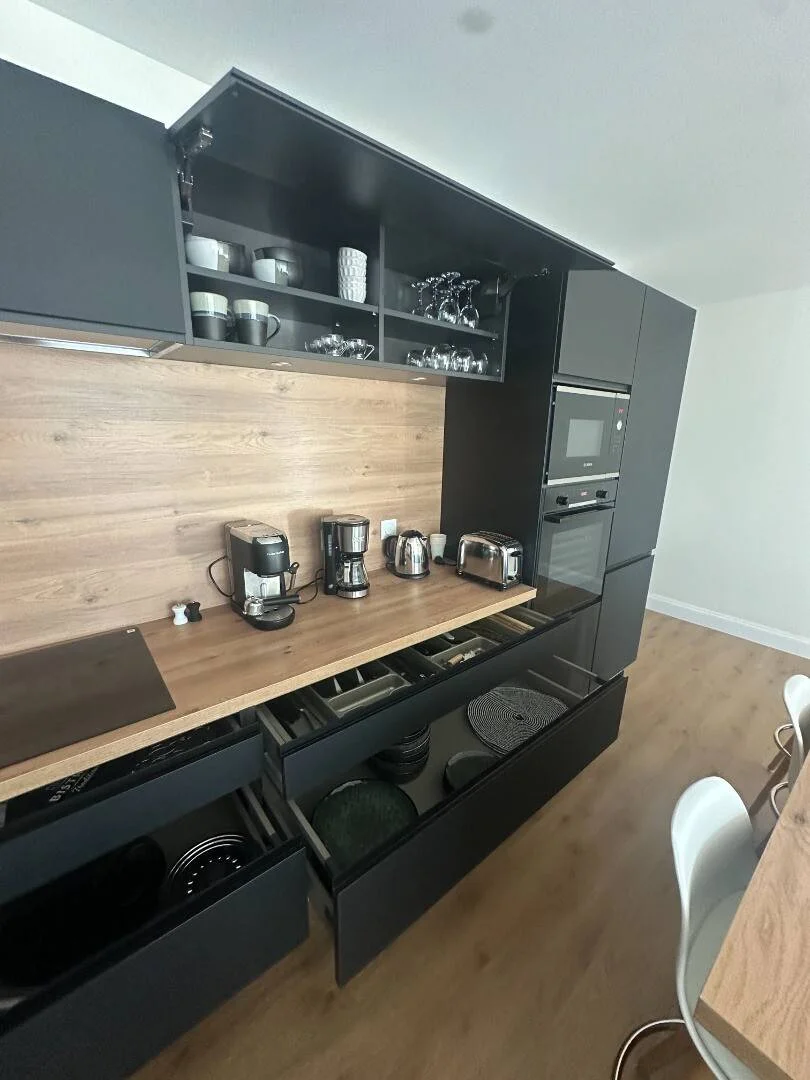 'de öğrenci dairesinde, tamamen mobilyalı kiralık oda