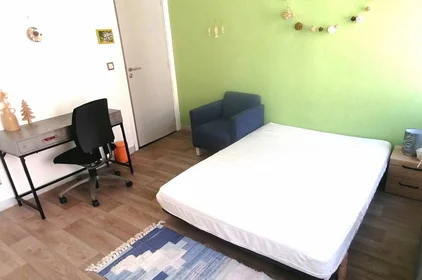 Alquiler de habitación en piso compartido en {area}