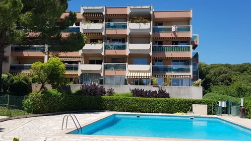 Habitación privada en Antibes, 06600, imagen 1 de 10