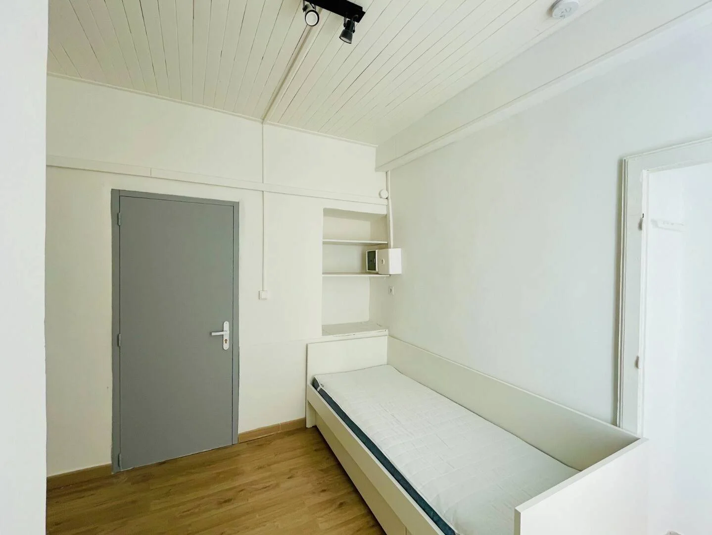 Habitación estudiantil amplia y cómoda en 