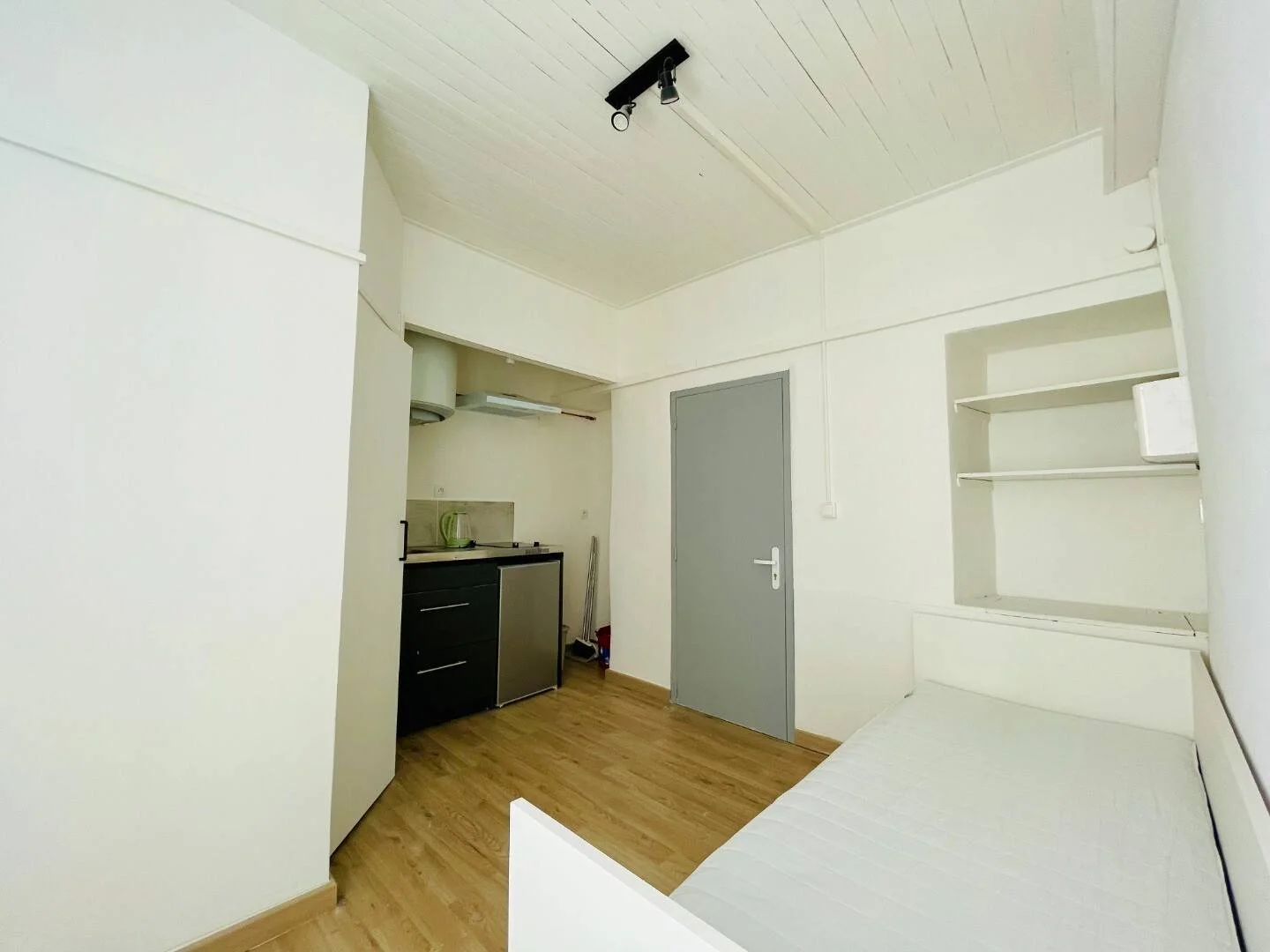 Habitación estudiantil amplia y cómoda en 