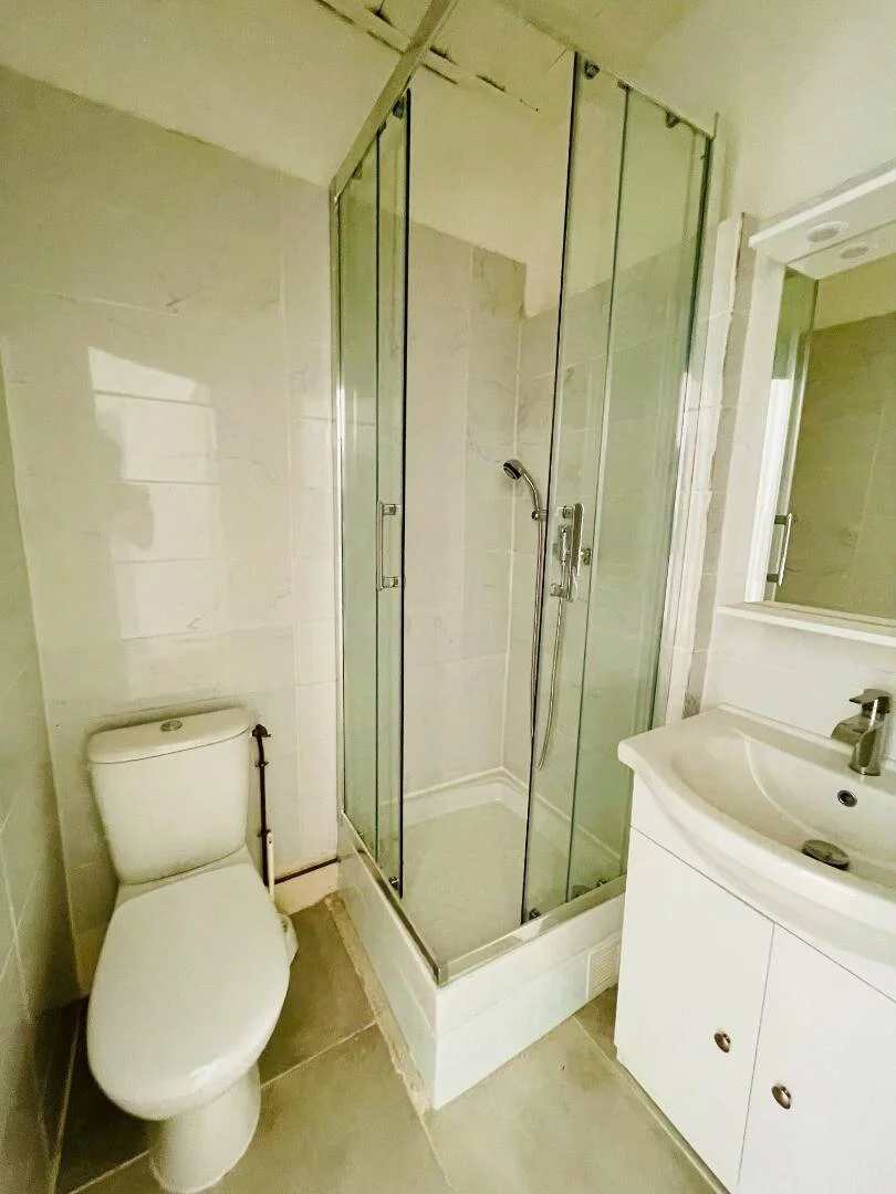 Habitación estudiantil económica con ubicación conveniente en 