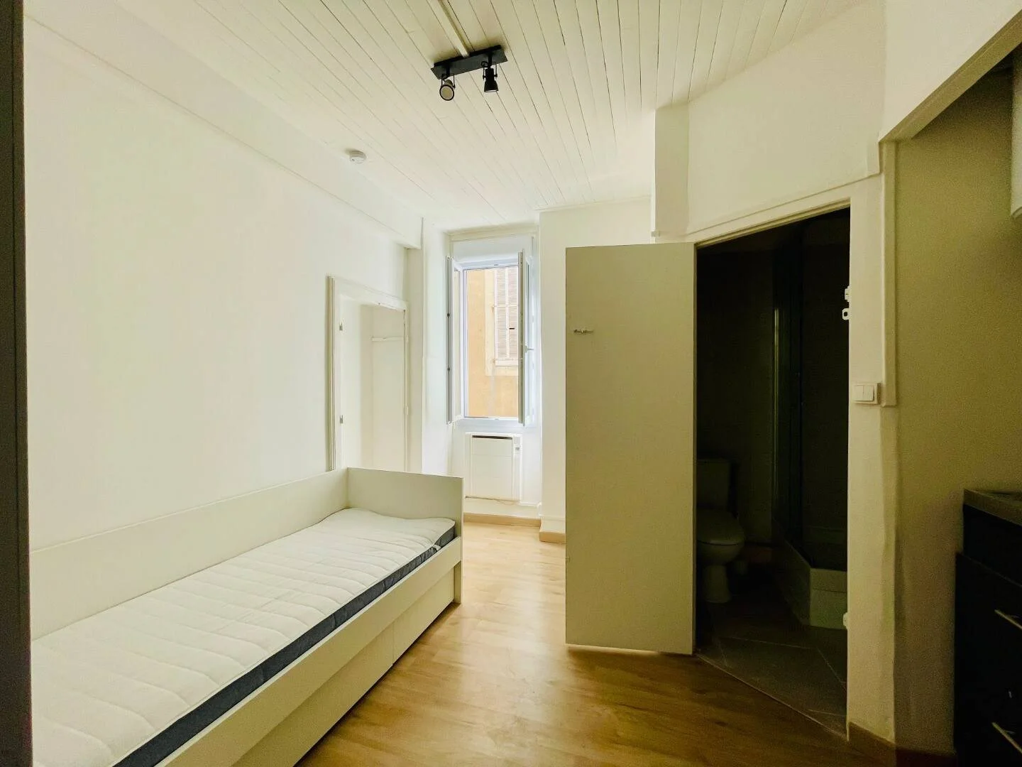 Habitación acogedora para estudiantes disponible en 