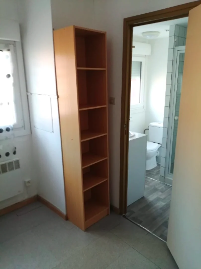Przytulny pokój dla studentów dostępny w 