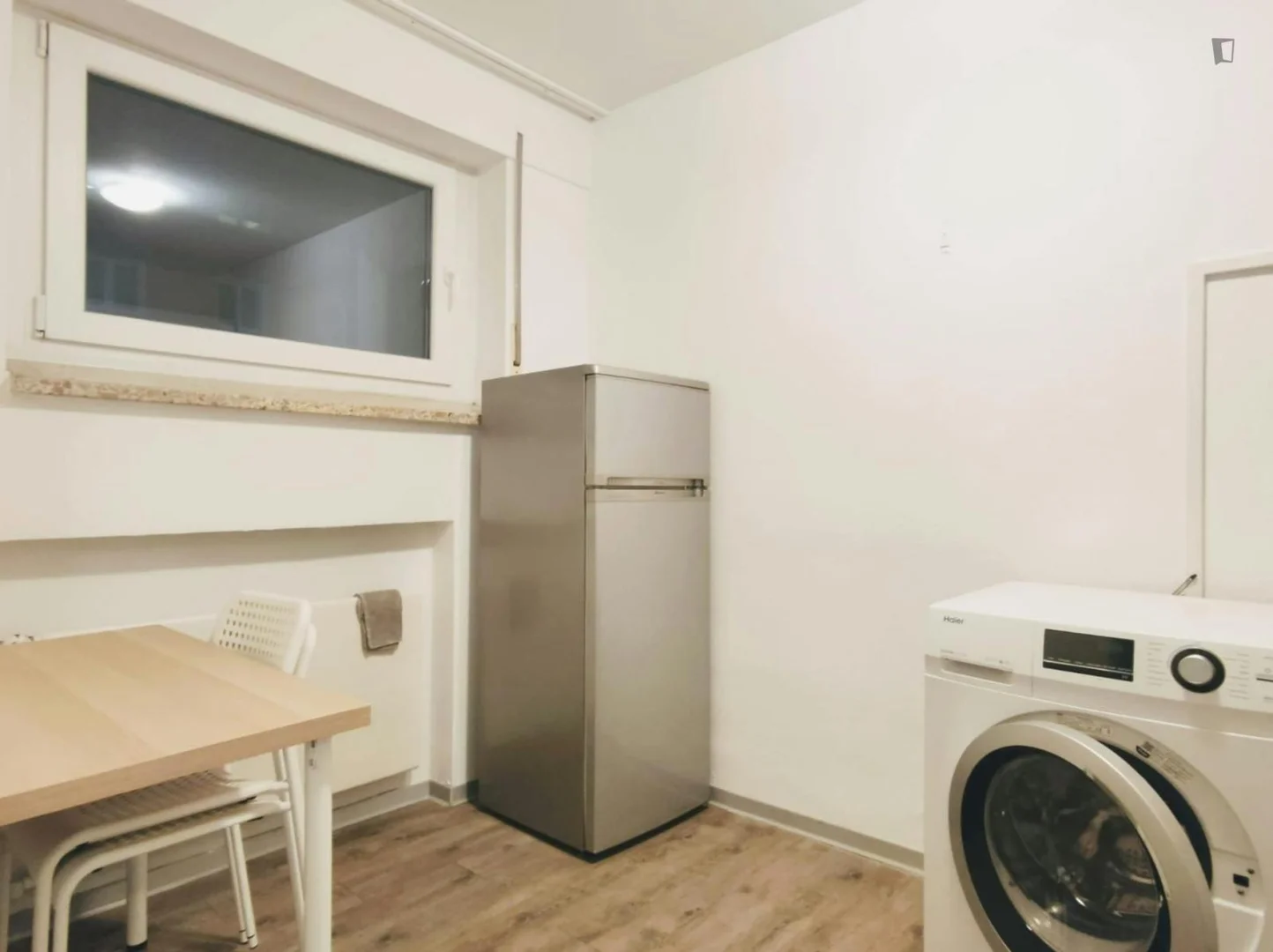Room for rent in student apartment in , fully furnished