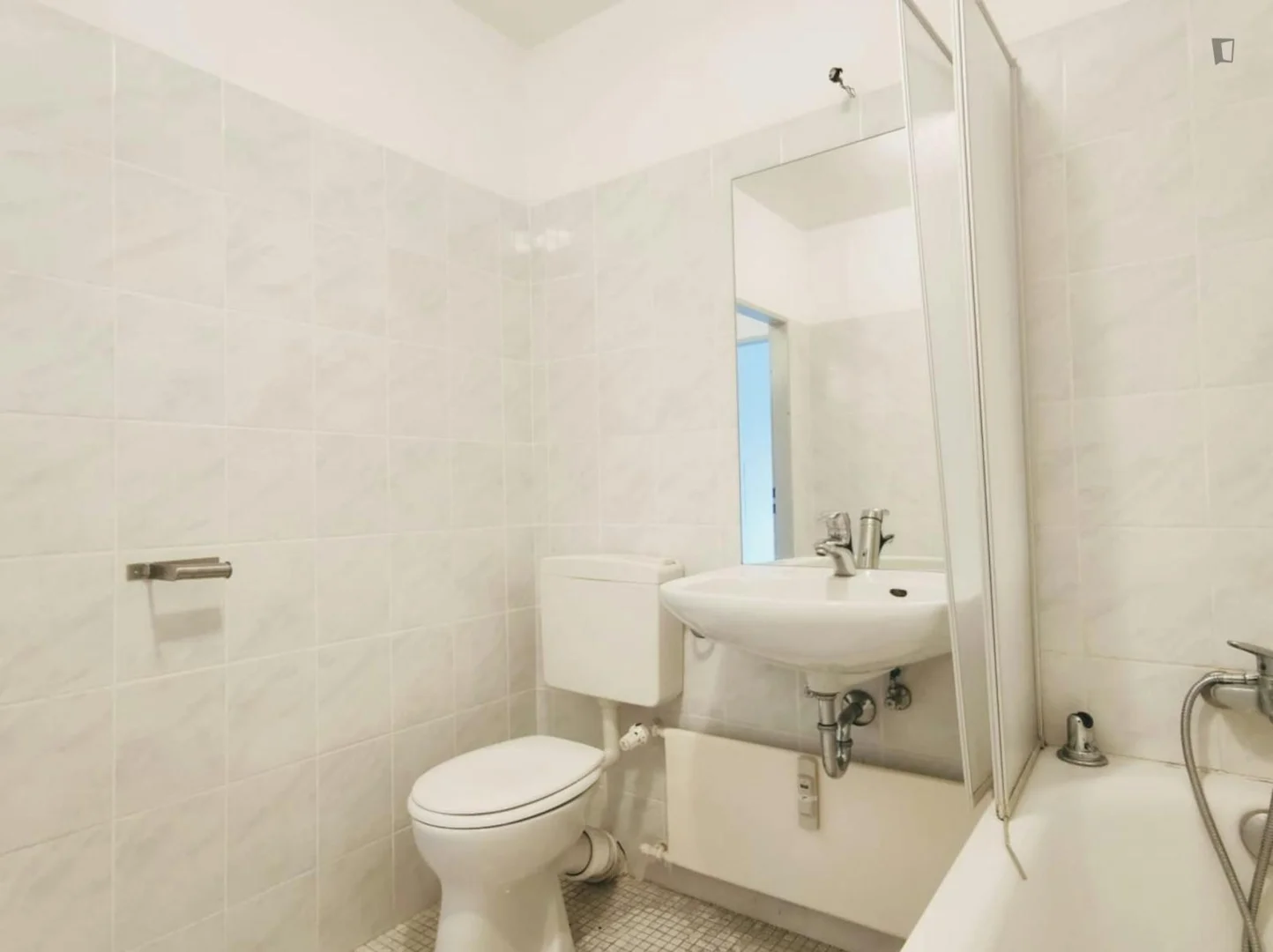 Student-friendly room in  with modern amenities