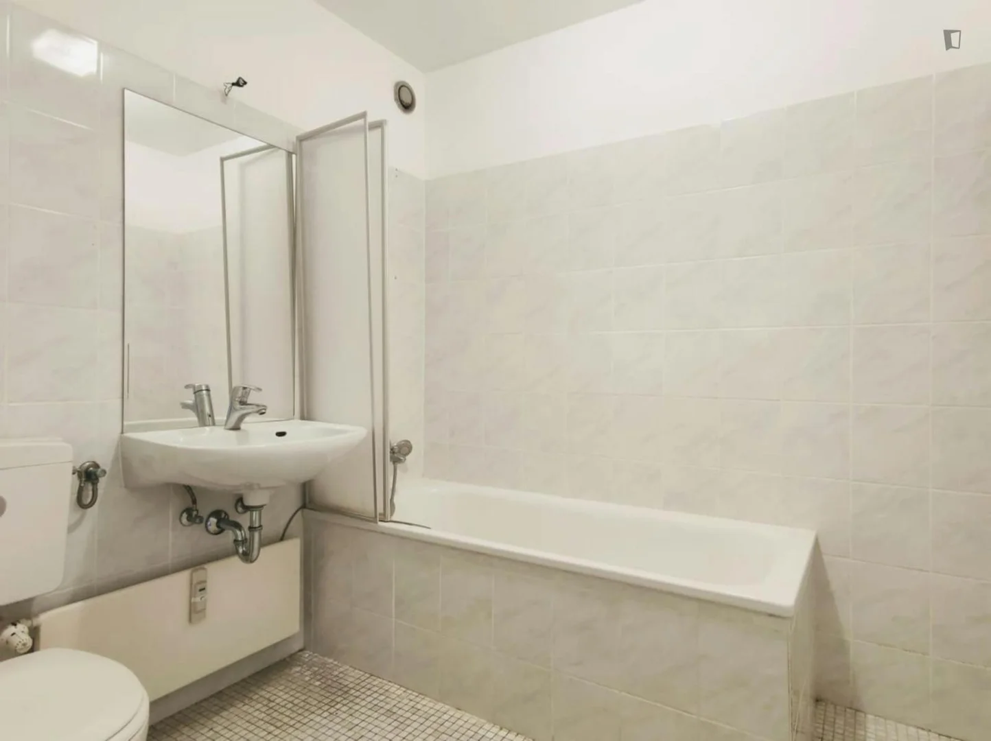 Student-friendly room in  with modern amenities