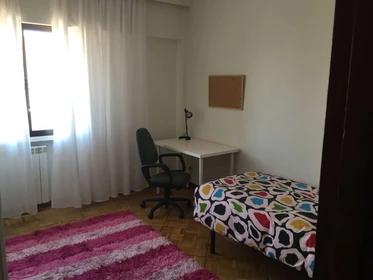 Renting rooms by the month in Pozuelo-de-alarcon