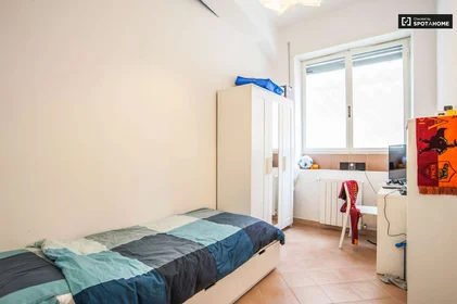 Stanza privata in Via Rionero, immagine 1 di 10