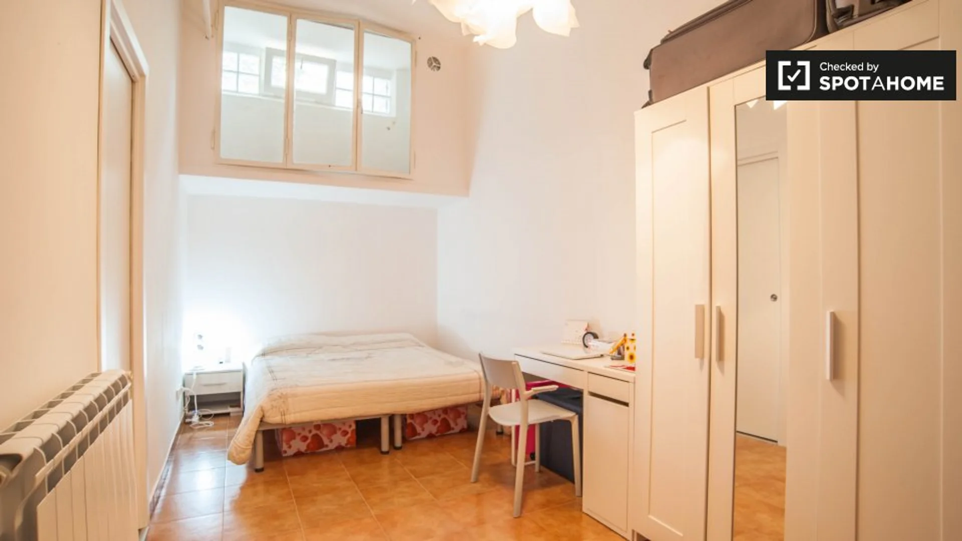 Confortevole e spaziosa stanza per studenti in 