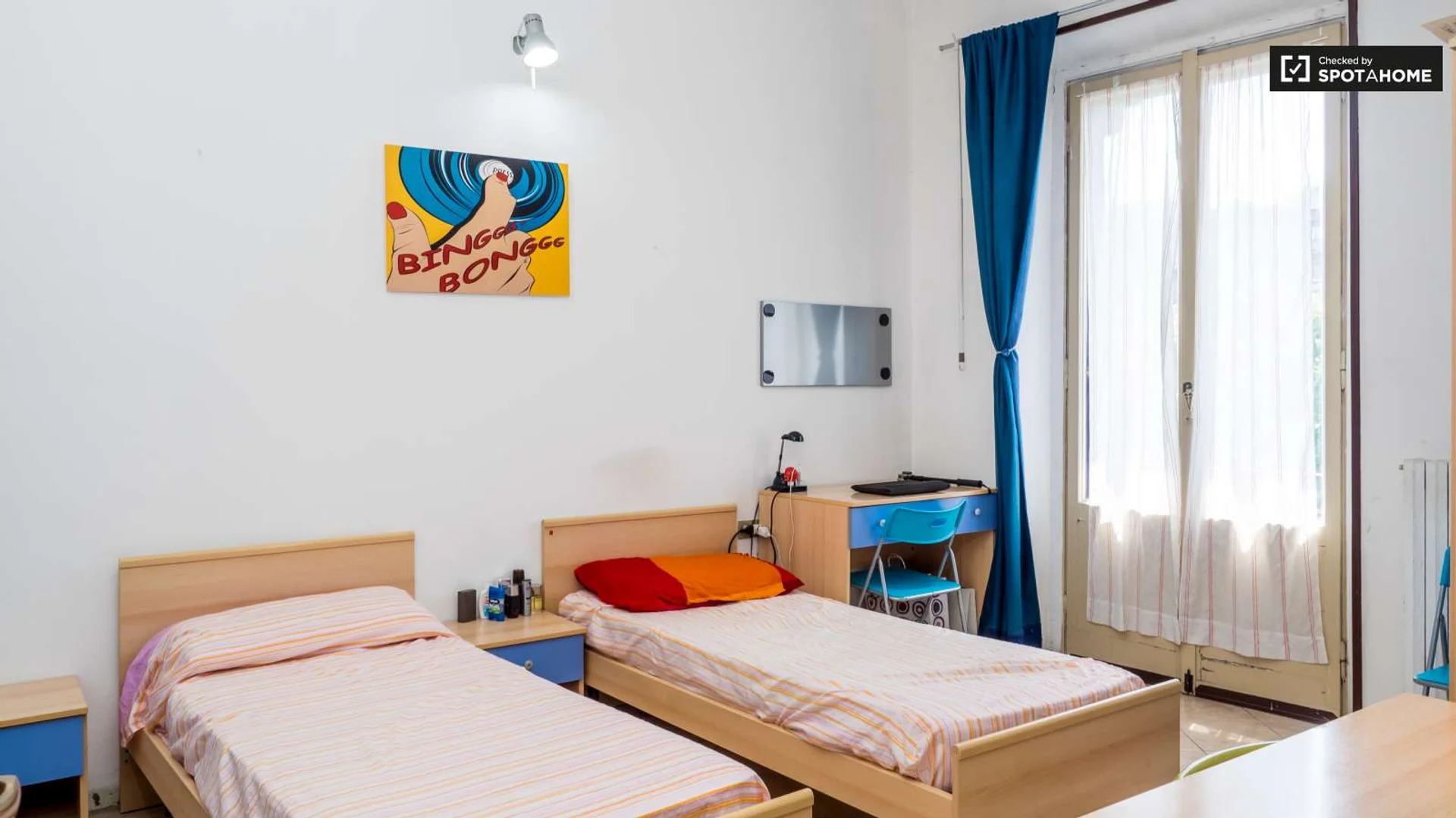 'de modern olanaklara sahip öğrenci dostu oda