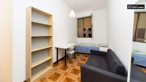 Room for rent in a shared flat in Madrid